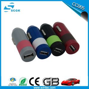 빨간색 USB 차량용 충전기